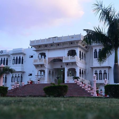 Tej Mahal Palace Bandikui Ngoại thất bức ảnh