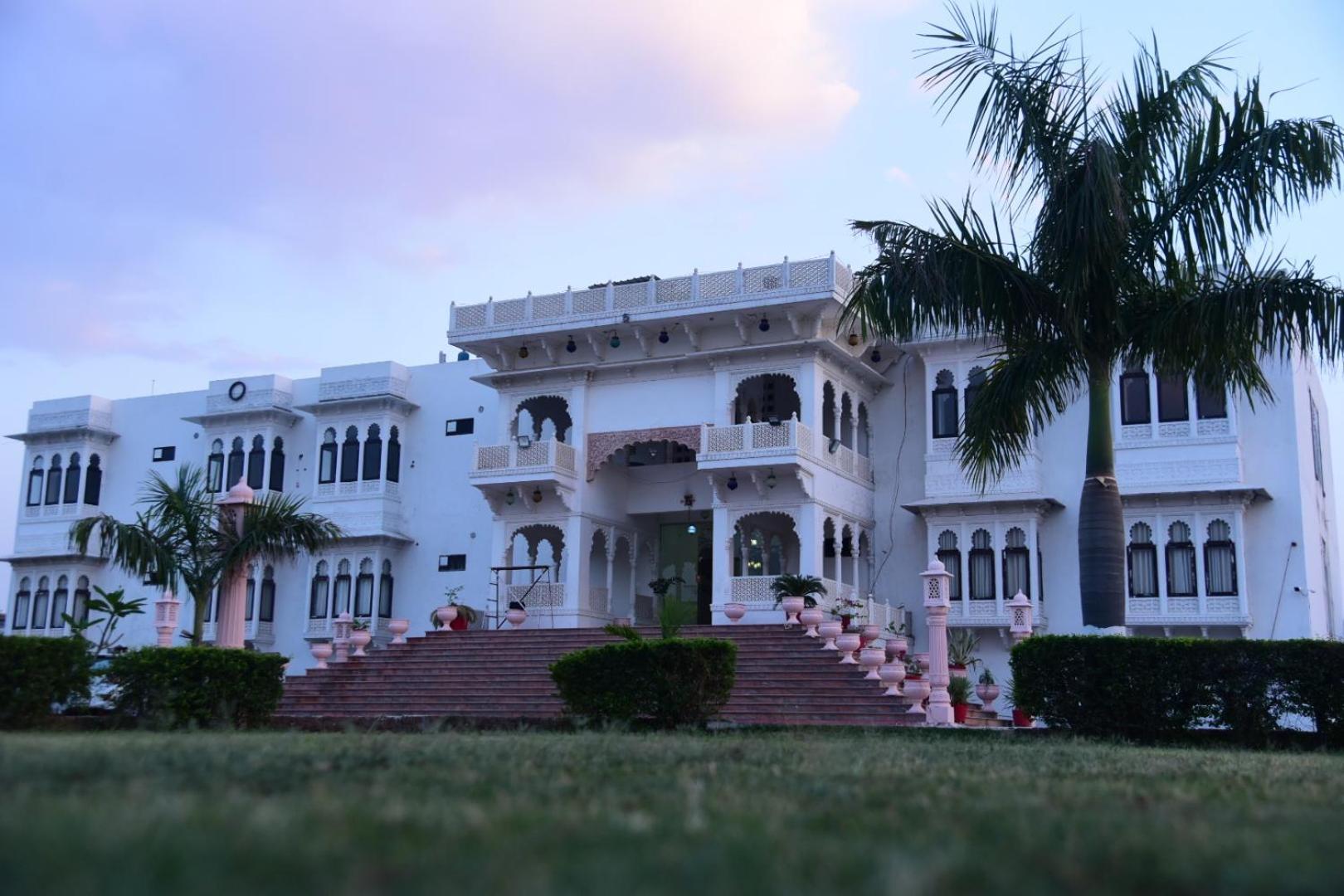 Tej Mahal Palace Bandikui Ngoại thất bức ảnh
