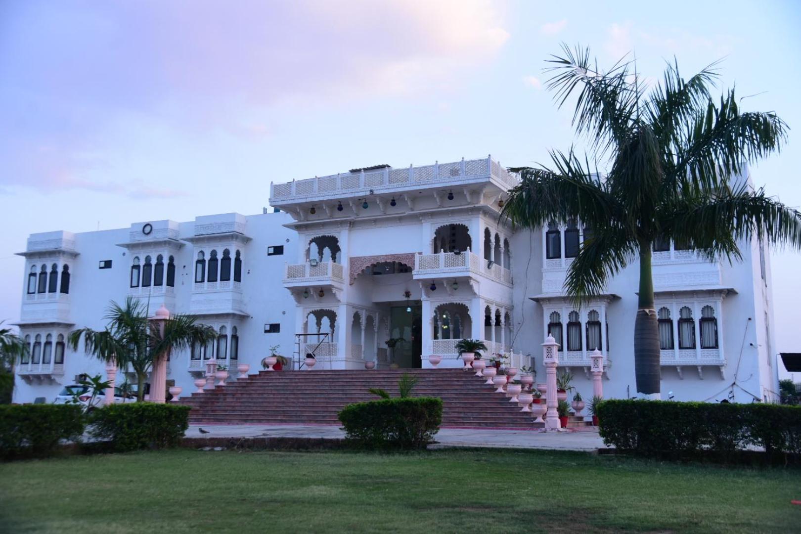 Tej Mahal Palace Bandikui Ngoại thất bức ảnh