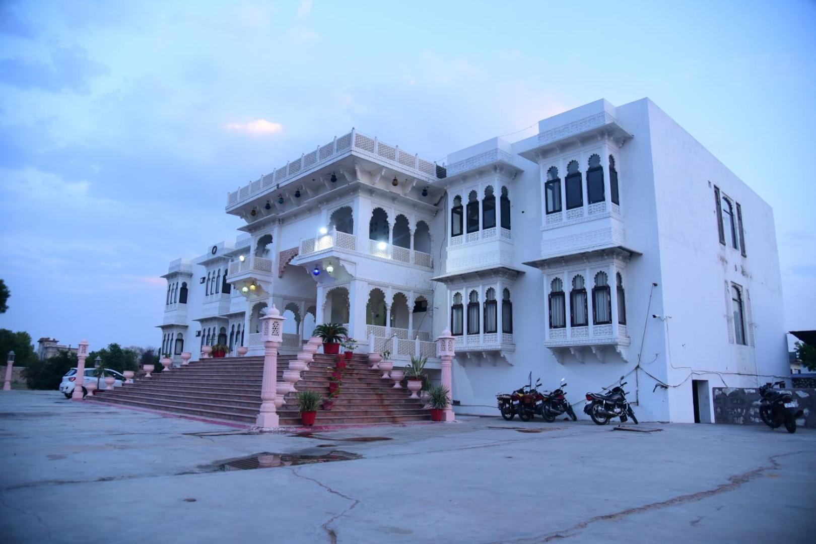 Tej Mahal Palace Bandikui Ngoại thất bức ảnh